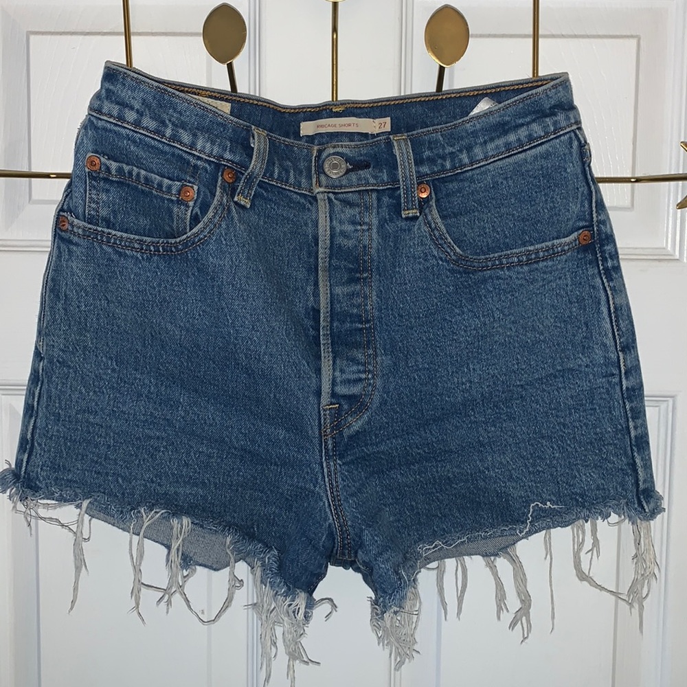Levi’s size 27 ribcage true denim shorts